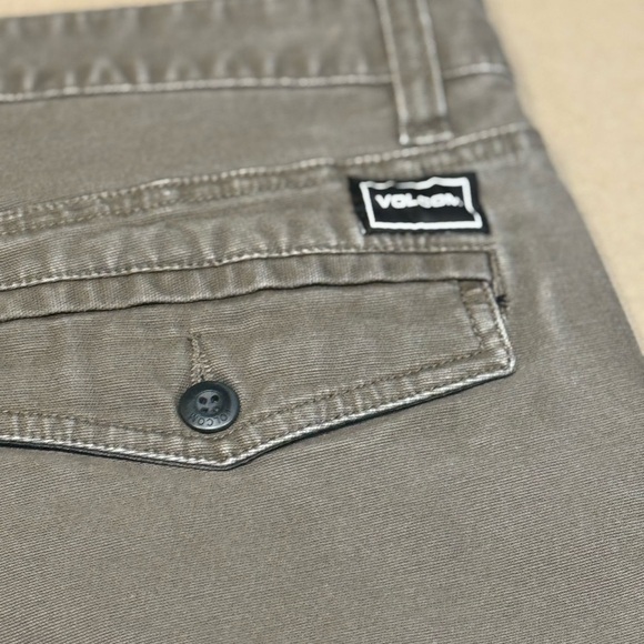 Volcom Taupe Shorts - Picture 4 of 6